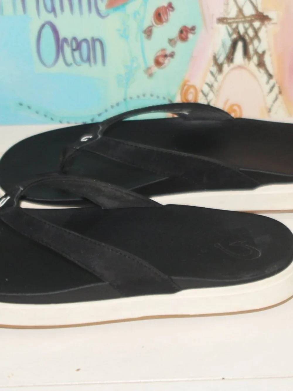 11A LADIES OLUKAI FLIP FLOPS - BLACK/WHITE - SIZE 9